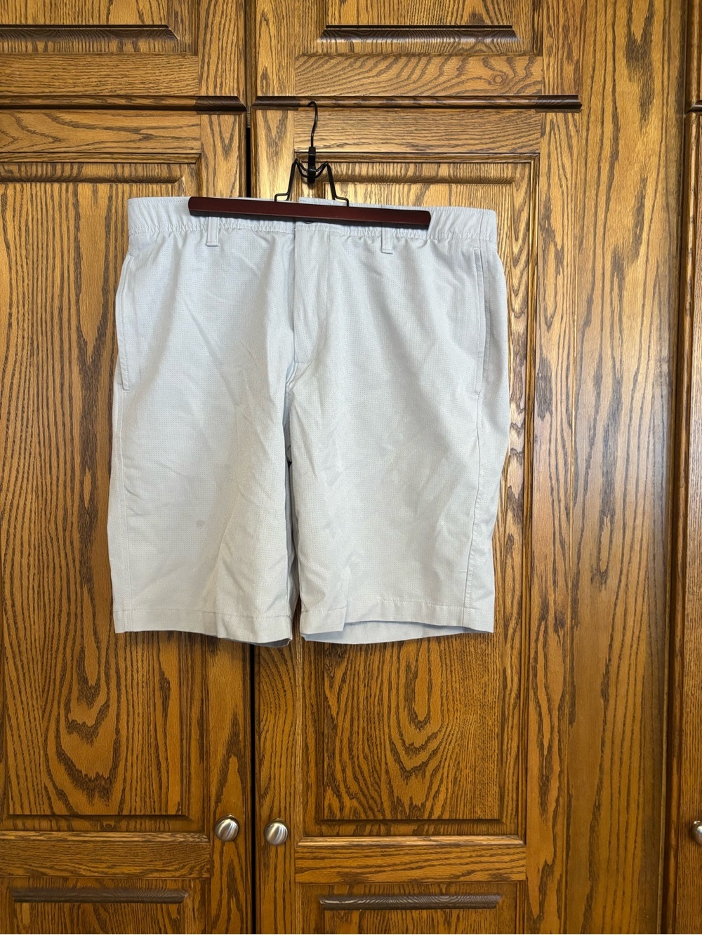 Under armour Men's Light Gray golf Shorts size 36